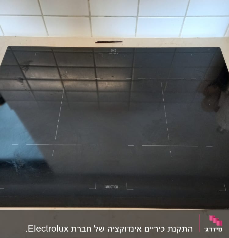 כיריים אינדוקציה שחורות עם כפתורי מגע